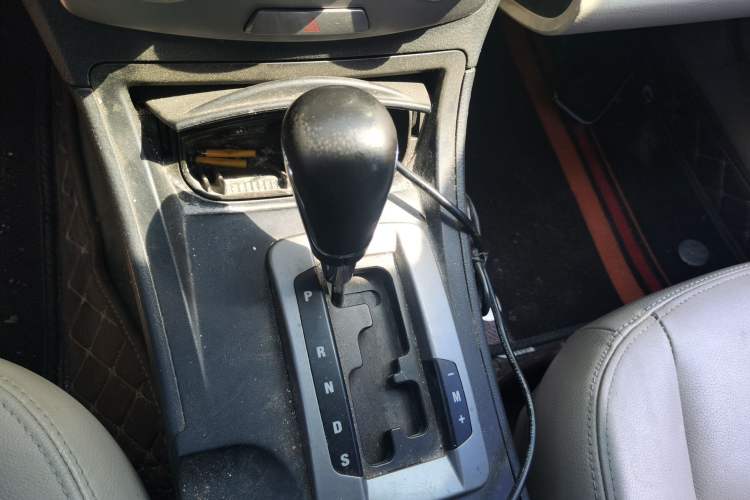 Used Bestune B50 2012 1.6L Automatic Prestige Edition Gear Lever