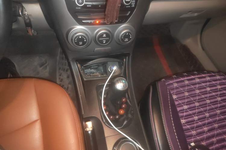 Used Bestune B50 2012 1.6L manual sunroof version Gear Lever