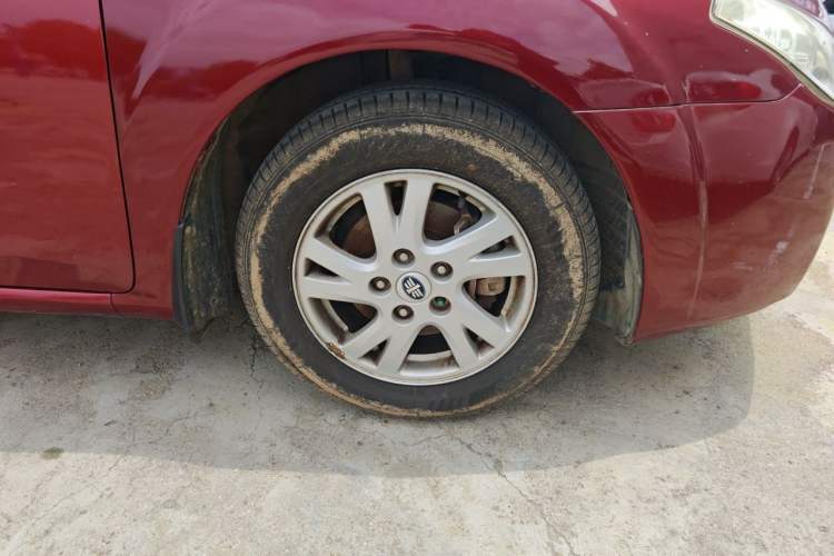 Used Bestune B50 2012 1.6L manual sunroof version Right Front Wheel Hub