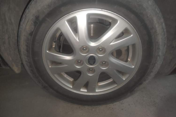 Used Bestune B50 2012 1.6L manual sunroof version Right Front Wheel Hub