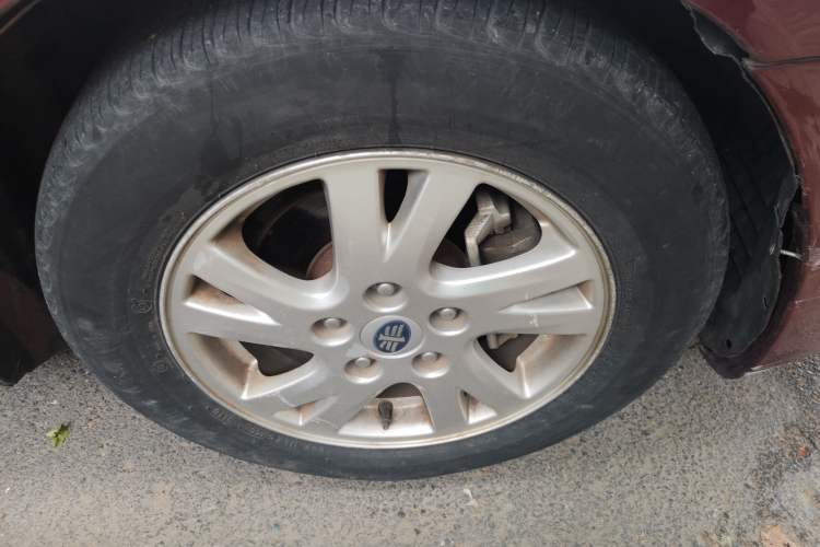 Used Bestune B50 2012 1.6L manual fashion version Right Front Wheel Hub