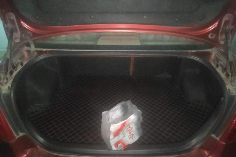 Used Bestune B50 2012 1.6L manual sunroof version Trunk