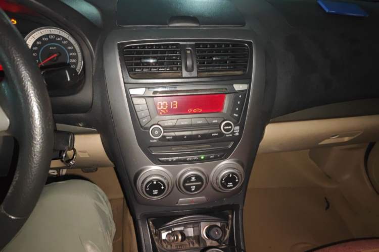 Used Bestune B50 2012 1.6L manual fashion version Audio And AC Panel