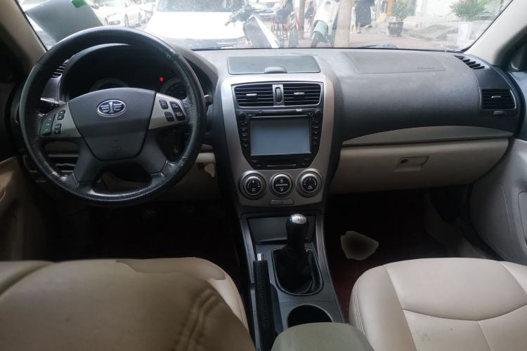 Used Bestune B50 2012 1.6L manual sunroof version Center Console