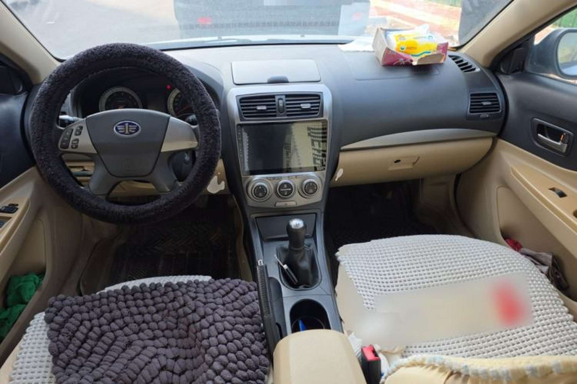 Used Bestune B50 2012 1.6L manual fashion version Center Console