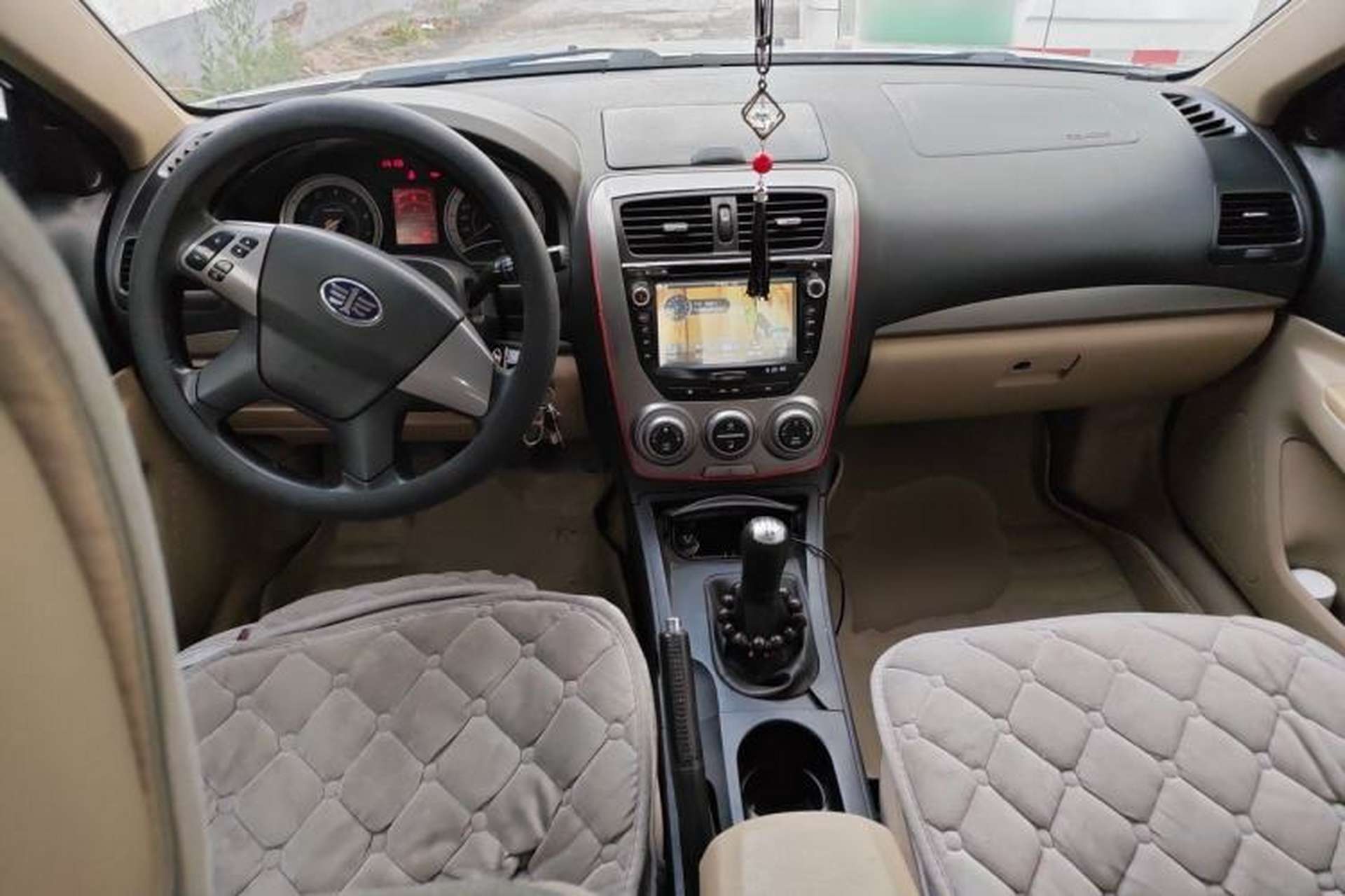 Used Bestune B50 2012 1.6L manual fashion version Center Console