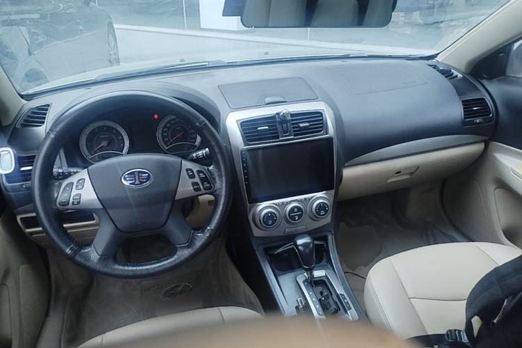 Used Bestune B50 2012 1.6L Automatic Prestige Edition Center Console