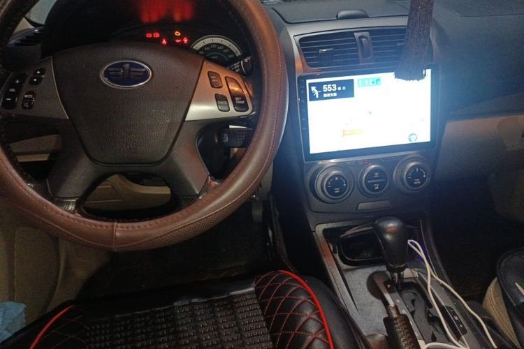 Used Bestune B50 2012 1.6L automatic with sunroof Center Console