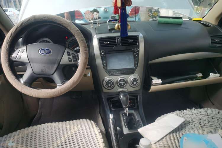 Used Bestune B50 2012 1.6L automatic luxury edition Center Console