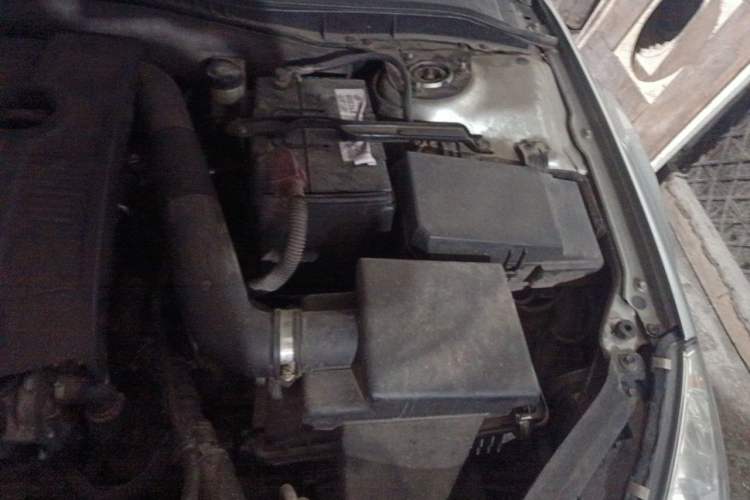 Used Bestune B50 2012 1.6L automatic with sunroof Engine Bay Left