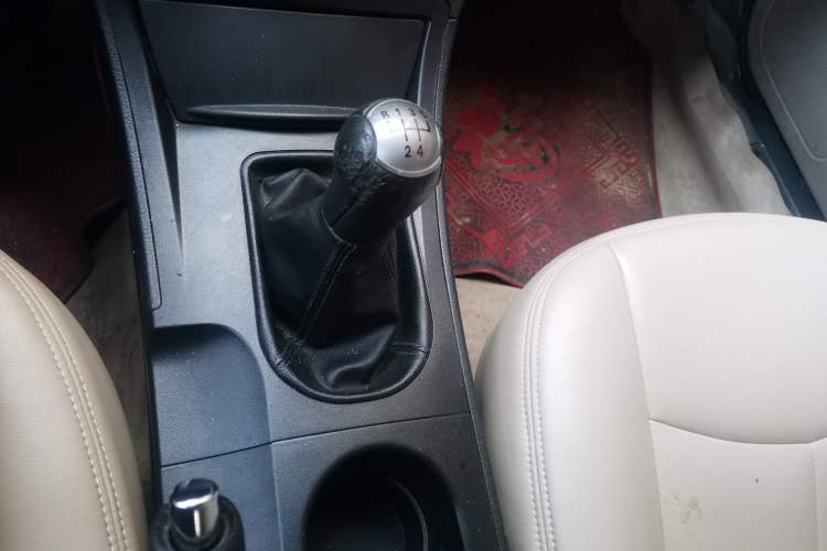 Used Bestune B50 2012 1.6L manual sunroof version Gear Lever