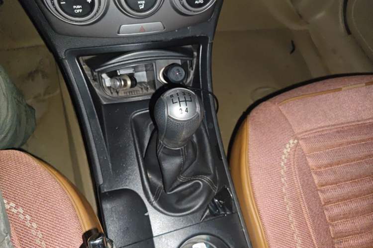 Used Bestune B50 2012 1.6L manual fashion version Gear Lever