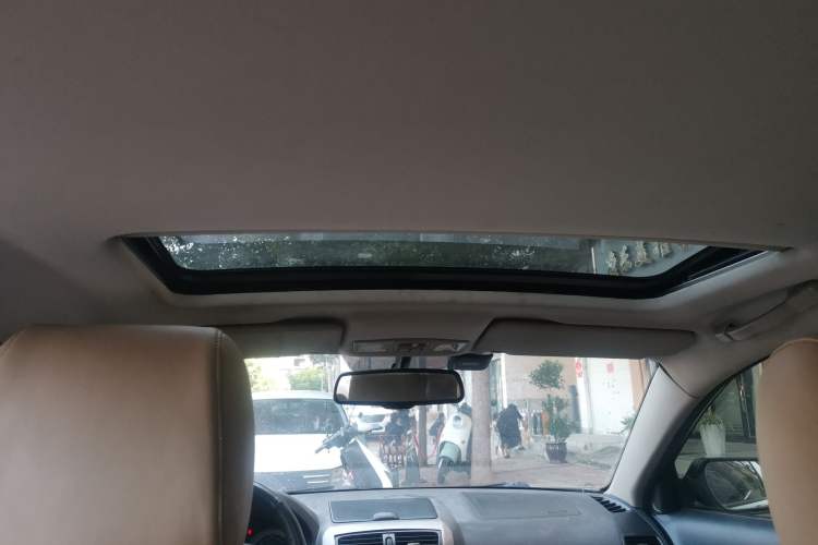 Used Bestune B50 2012 1.6L manual sunroof version Headliner
