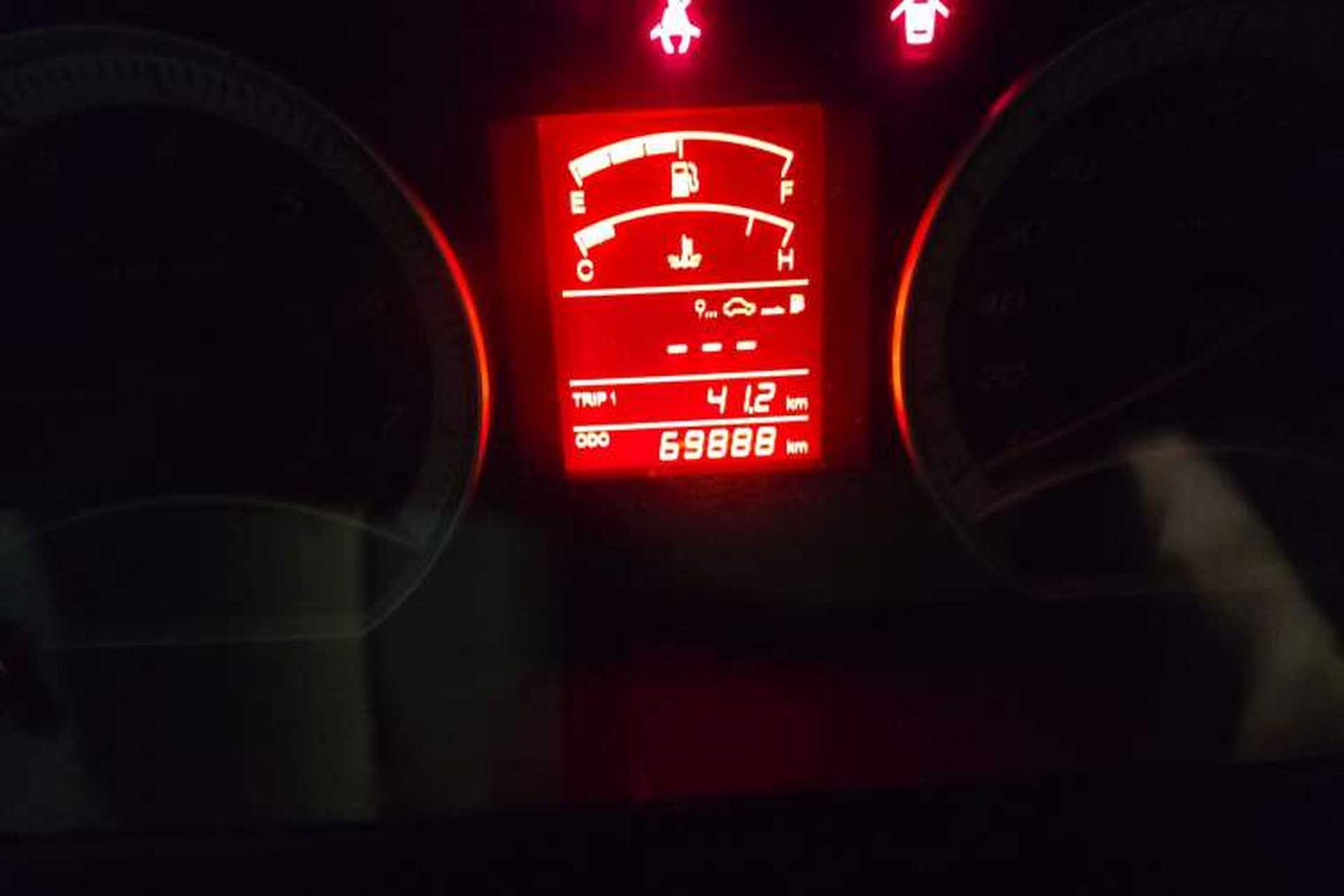 Used Bestune B50 2012 1.6L manual fashion version Odometer Close Up