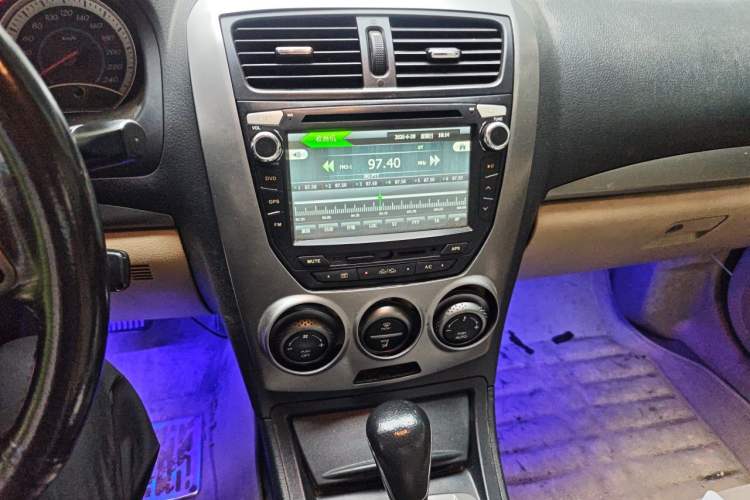 Used Bestune B50 2012 1.6L automatic with sunroof Audio And AC Panel