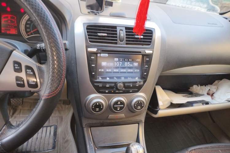 Used Bestune B50 2012 1.6L manual sunroof version Audio And AC Panel
