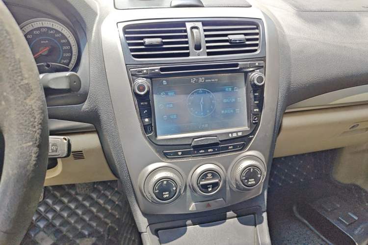 Used Bestune B50 2012 1.6L manual fashion version Audio And AC Panel