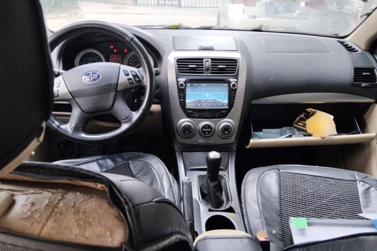 Used Bestune B50 2012 1.6L Manual Prestige Edition Center Console