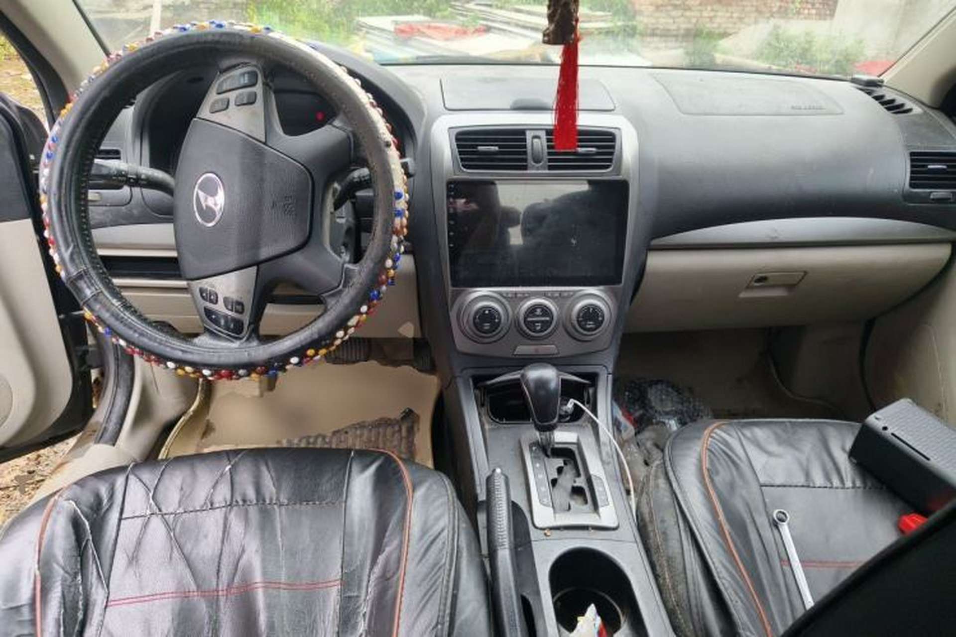 Used Bestune B50 2012 1.6L automatic with sunroof Center Console