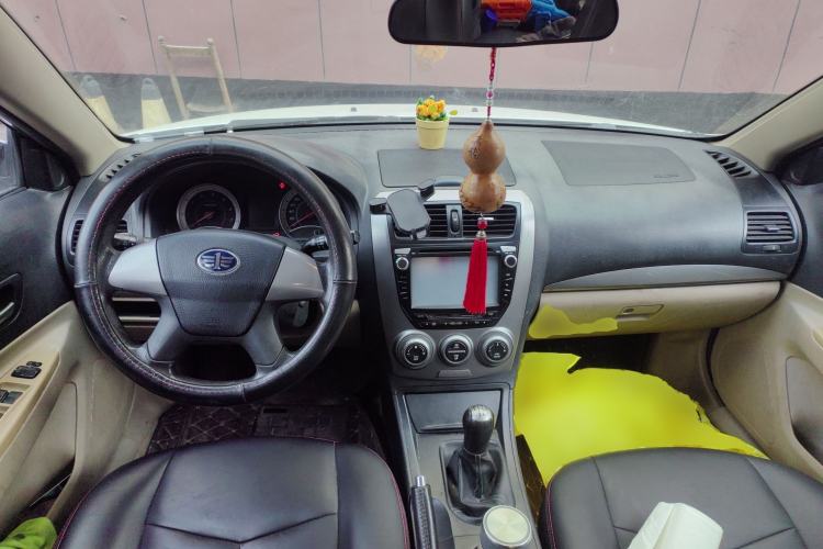 Used Bestune B50 2012 1.6L Manual Limited Edition Center Console