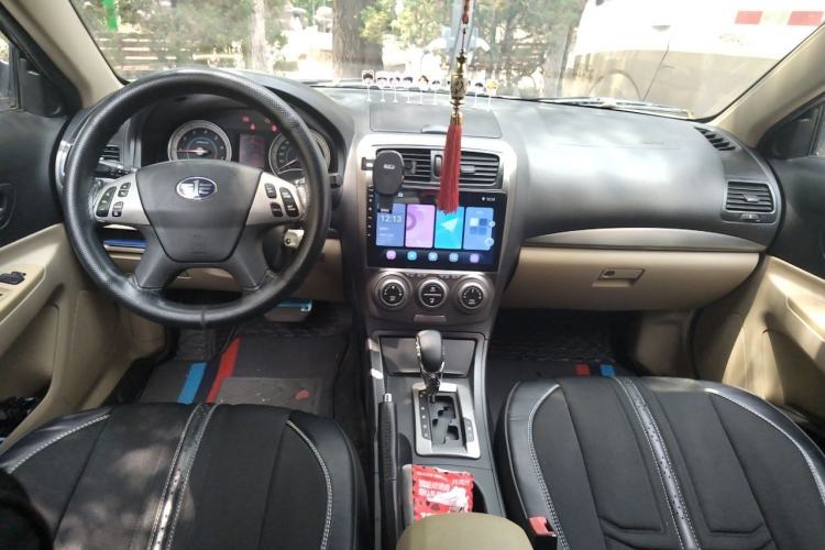 Used Bestune B50 2012 1.6L automatic with sunroof Center Console