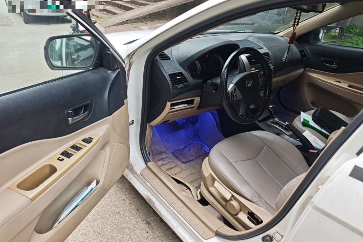 Used Bestune B50 2012 1.6L automatic with sunroof Driver Seat