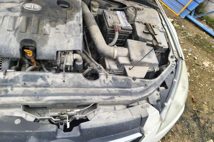 Used Bestune B50 2012 1.6L automatic with sunroof Engine Bay Left