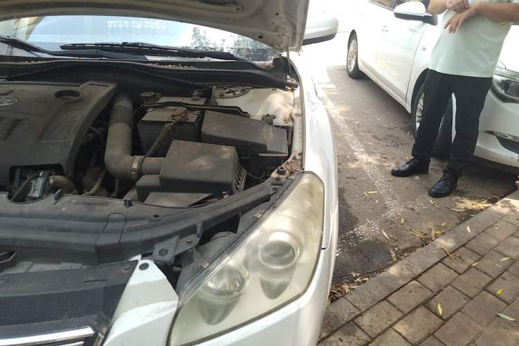 Used Bestune B50 2012 1.6L automatic with sunroof Engine Bay Left