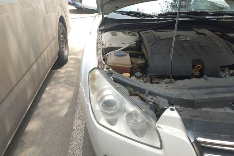 Used Bestune B50 2012 1.6L automatic with sunroof Engine Bay Right