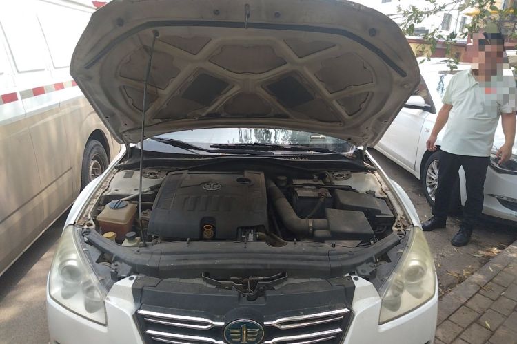 Used Bestune B50 2012 1.6L automatic with sunroof Engine Bay