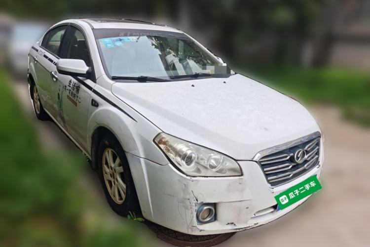 Used Bestune B50 2012 1.6L automatic with sunroof Front Right 45 Deg
