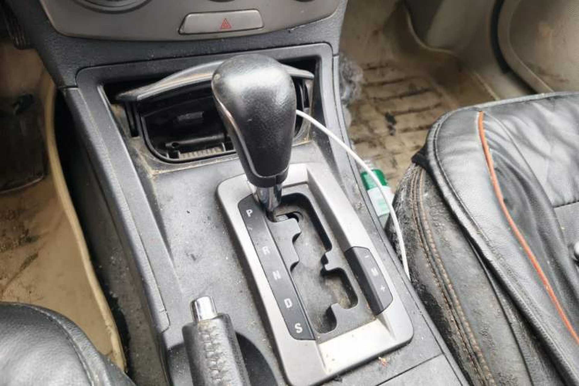 Used Bestune B50 2012 1.6L automatic with sunroof Gear Lever