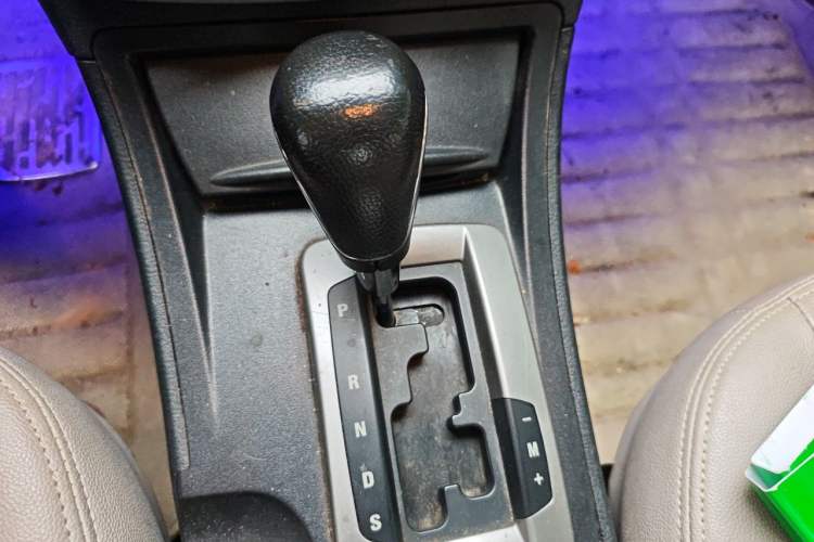 Used Bestune B50 2012 1.6L automatic with sunroof Gear Lever