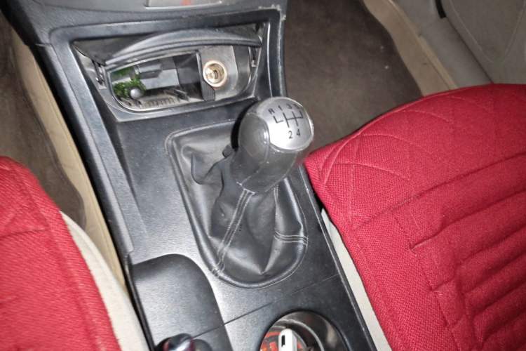 Used Bestune B50 2012 1.6L Manual Limited Edition Gear Lever