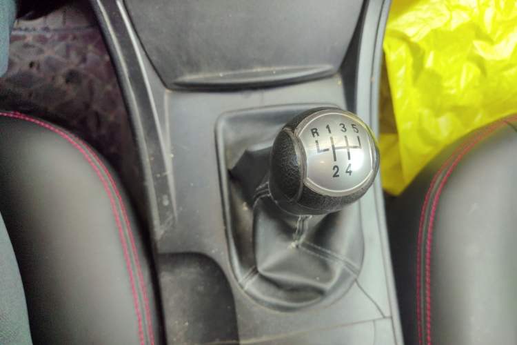 Used Bestune B50 2012 1.6L Manual Limited Edition Gear Lever