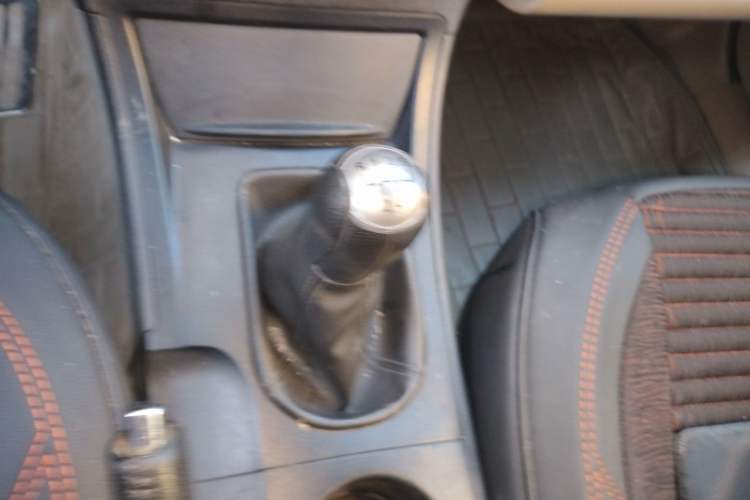 Used Bestune B50 2012 1.6L manual sunroof version Gear Lever