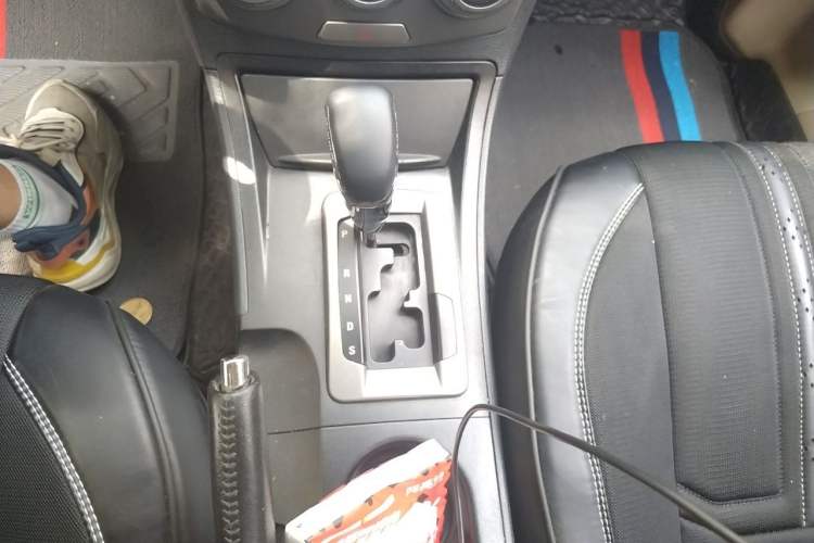 Used Bestune B50 2012 1.6L automatic with sunroof Gear Lever