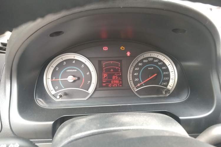 Used Bestune B50 2012 1.6L automatic with sunroof Instrument Cluster