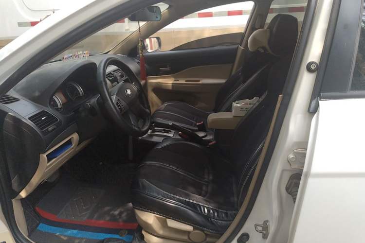Used Bestune B50 2012 1.6L automatic with sunroof Left Front Seat