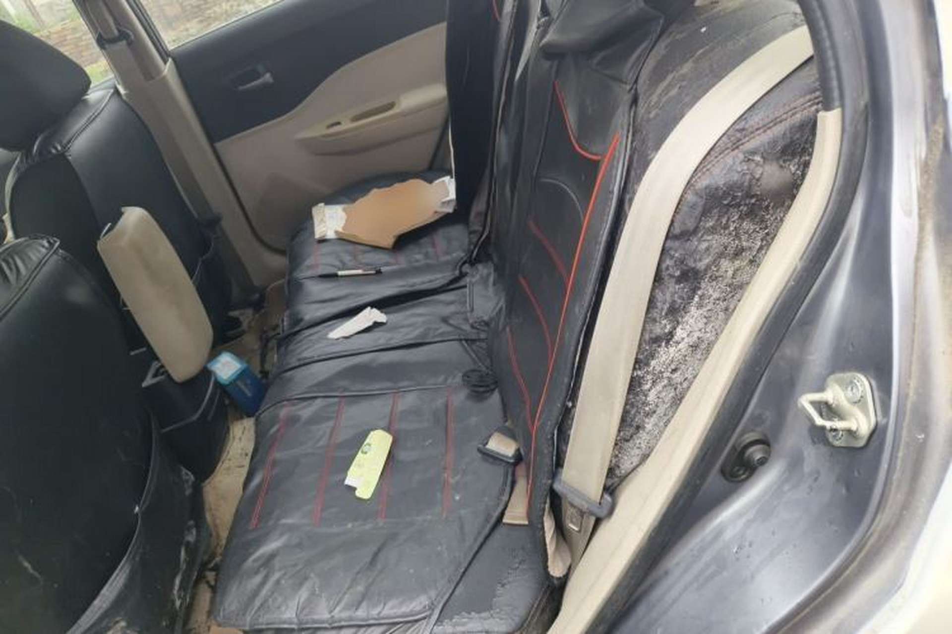 Used Bestune B50 2012 1.6L automatic with sunroof Left Rear Seat