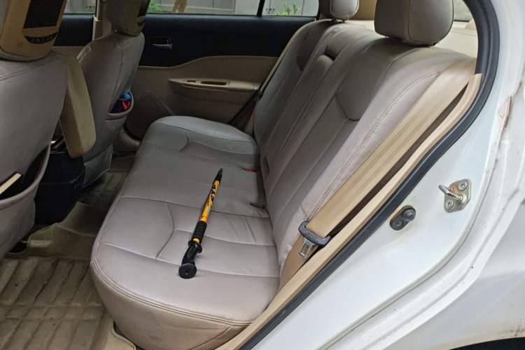 Used Bestune B50 2012 1.6L automatic with sunroof Left Rear Seat