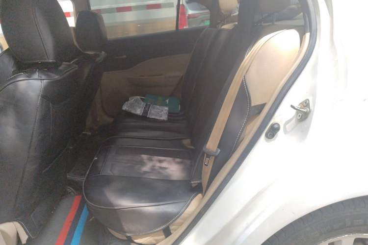 Used Bestune B50 2012 1.6L automatic with sunroof Left Rear Seat