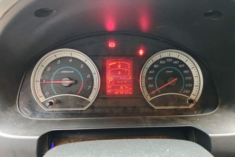 Used Bestune B50 2012 1.6L automatic with sunroof Odometer Close Up