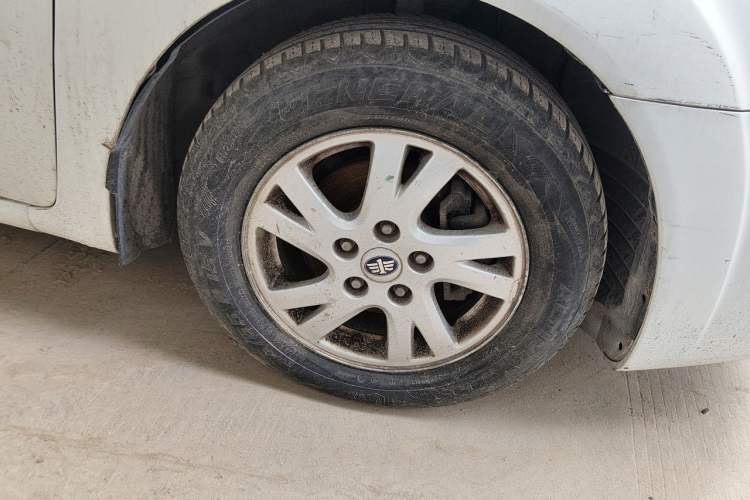 Used Bestune B50 2012 1.6L Manual Prestige Edition Right Front Wheel Hub