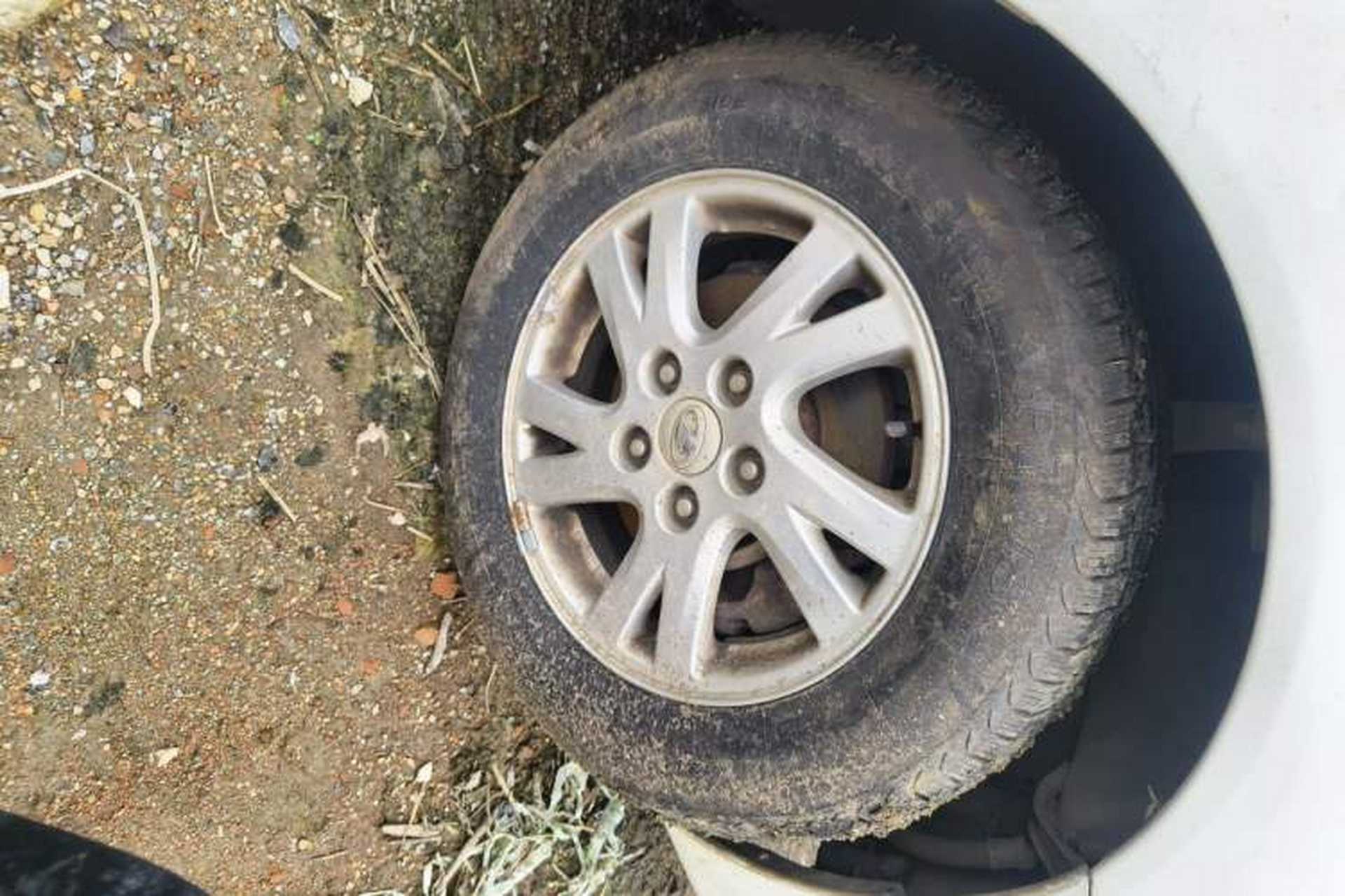 Used Bestune B50 2012 1.6L automatic with sunroof Right Front Wheel Hub