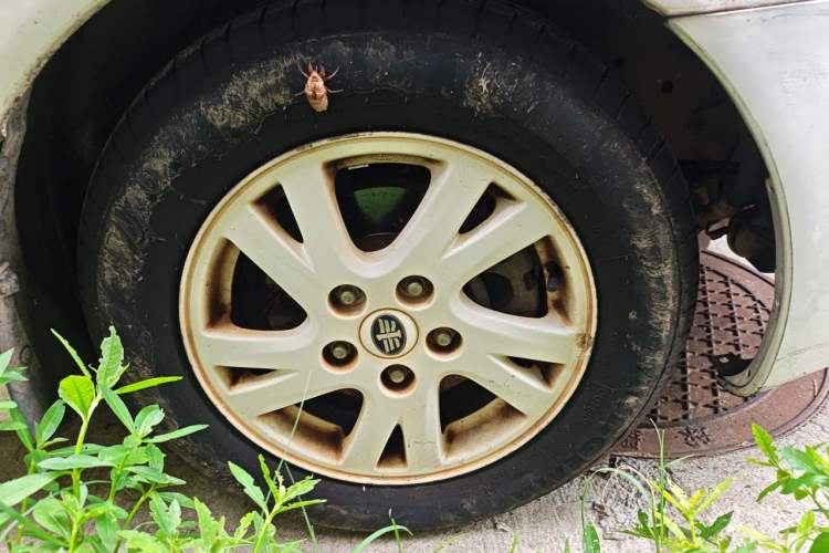 Used Bestune B50 2012 1.6L automatic with sunroof Right Front Wheel Hub
