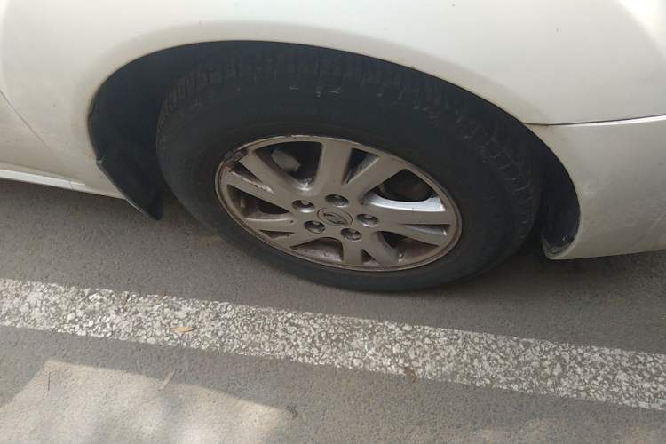 Used Bestune B50 2012 1.6L automatic with sunroof Right Front Wheel Hub