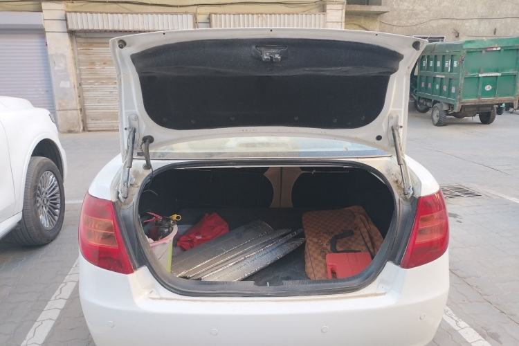 Used Bestune B50 2012 1.6L manual sunroof version Trunk