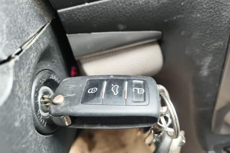 Used Bestune B50 2012 1.6L automatic with sunroof Vehicle Key