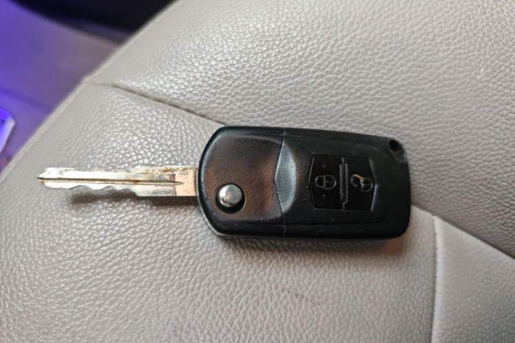 Used Bestune B50 2012 1.6L automatic with sunroof Vehicle Key